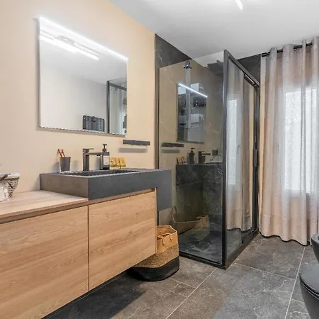Aqualuxe With Jacuzzi, Hammam Bath And Swimming Pool Апартаменты *