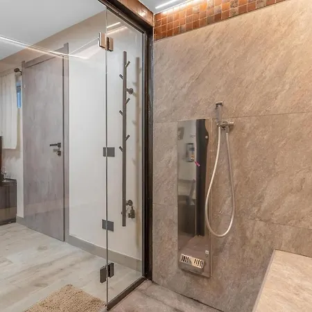 Апартаменты Aqualuxe With Jacuzzi, Hammam Bath And Swimming Pool *